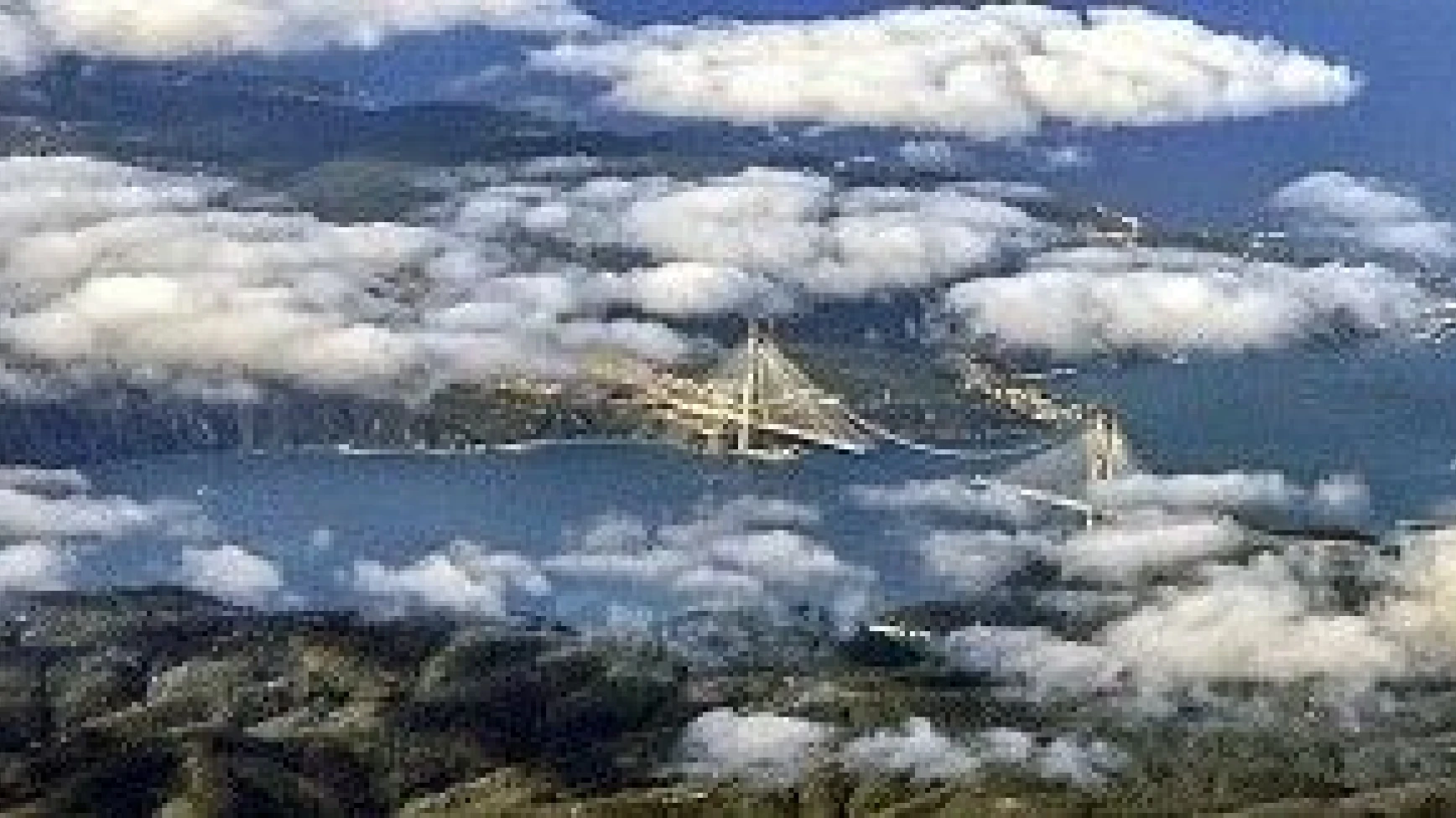 Bulutlar altında İstanbul Boğazı