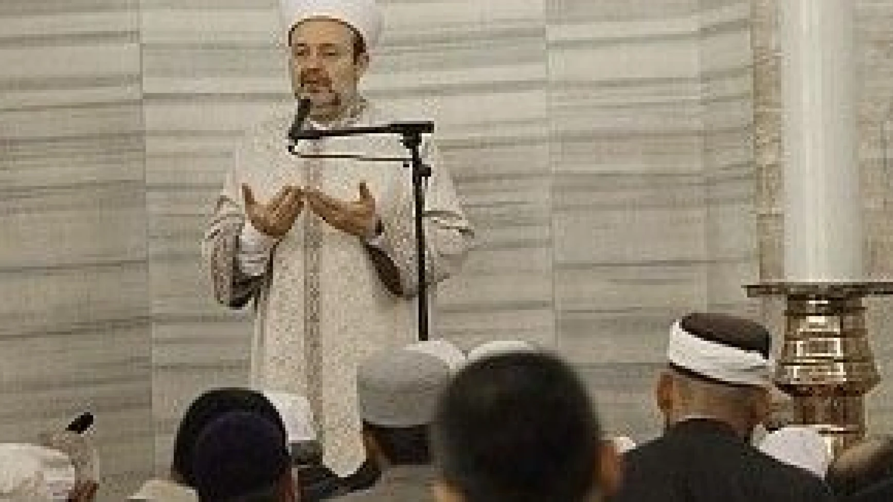 Diyanet İşleri Başkanı Görmez Selimiye'de sabah namazını kıldırdı