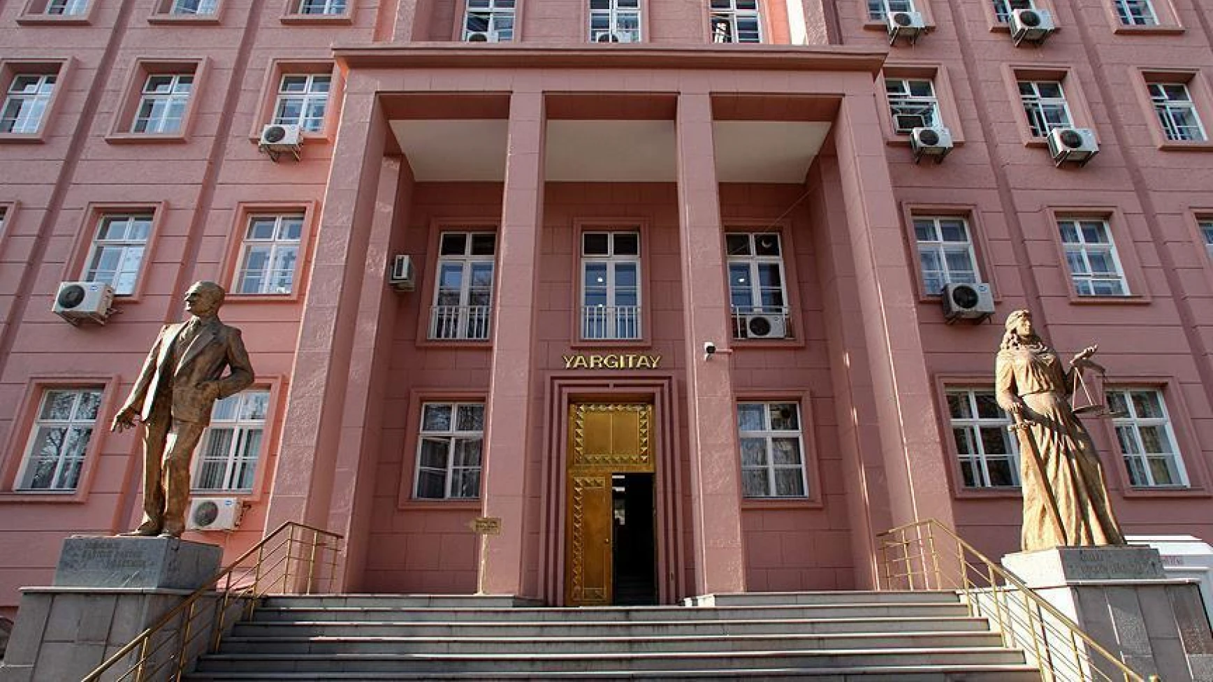 Yargıtay 'Ergenekon'da yerel mahkemenin kararını bozdu