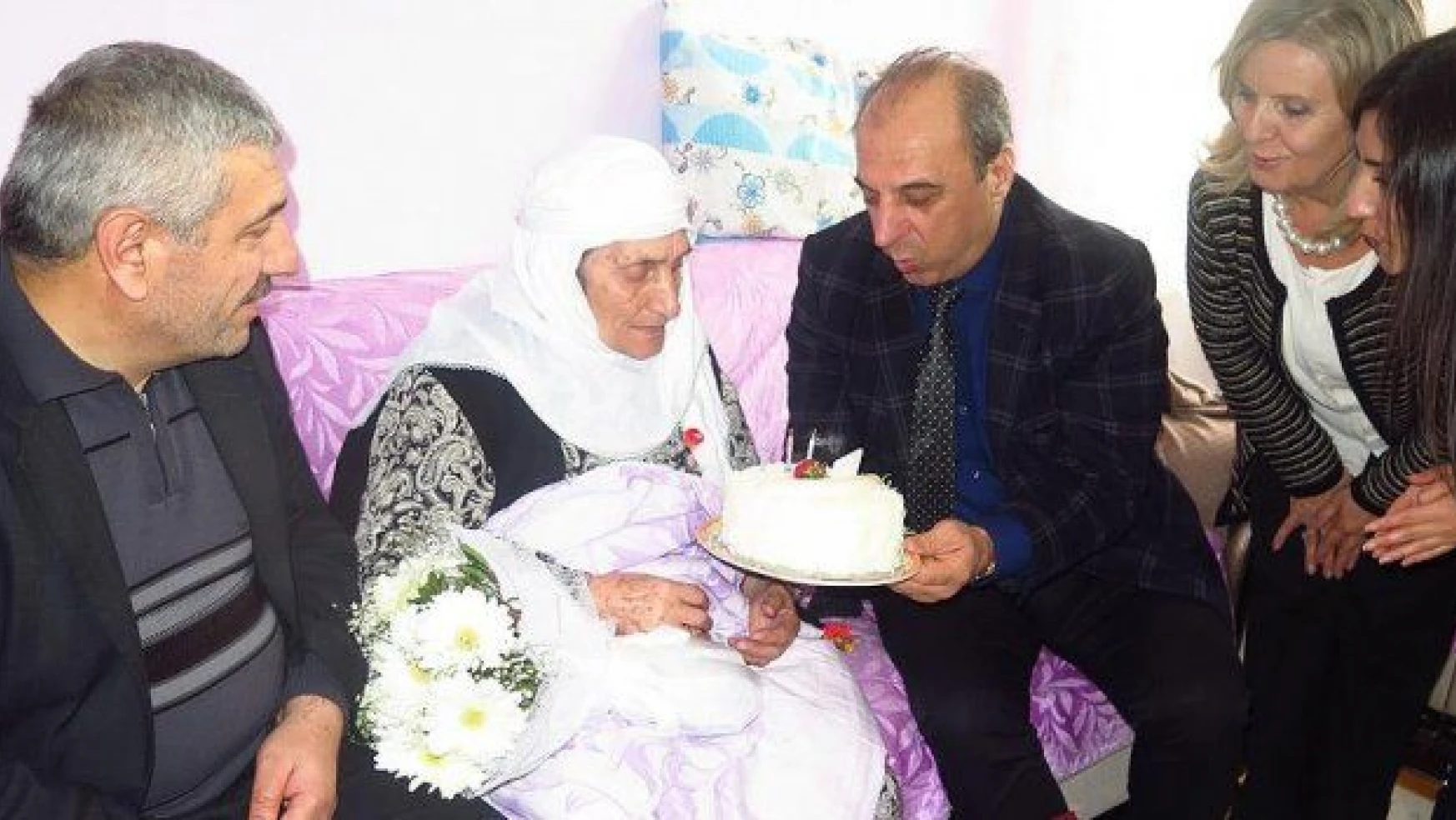 119 yaşındaki nineye doğum günü kutlaması