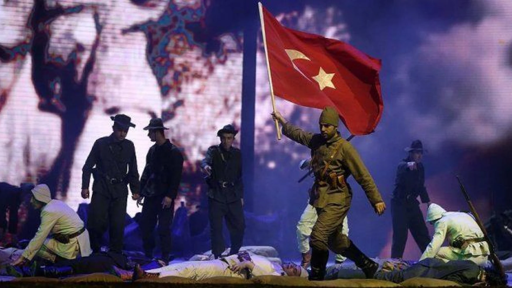 񟫫 Bir Hilal Uğruna' gösterisi İzmir'de sahnelendi