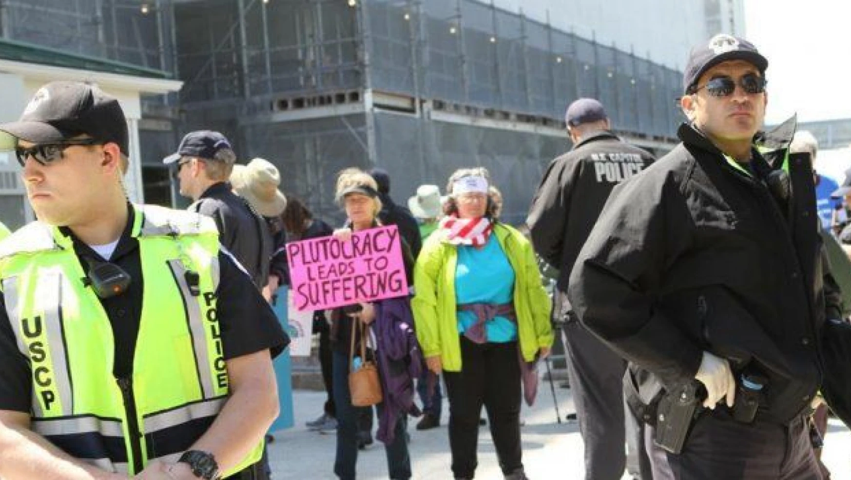 ABD'de 'Demokrasi Baharı' gösterilerinde gözaltı sayısı 1.200'ü geçti
