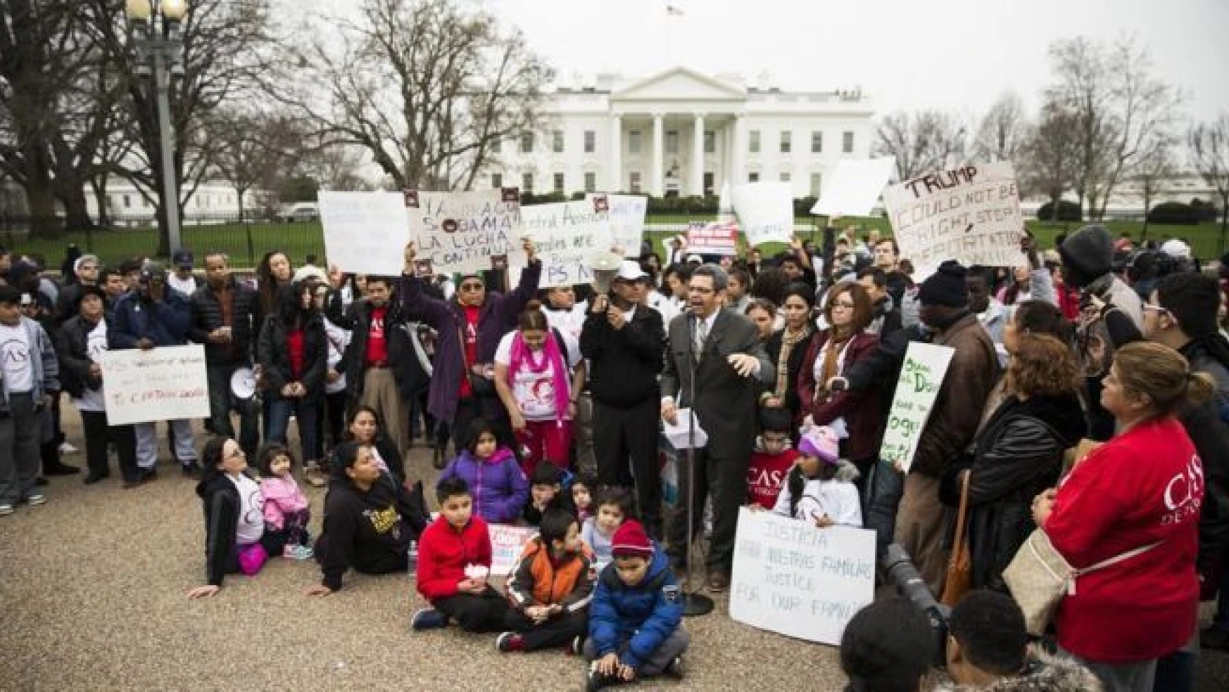 ABD'deki göçmenlerden Beyaz Saray önünde protesto