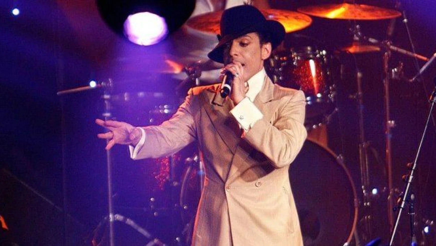 ABD'li pop yıldızı Prince evinde ölü bulundu