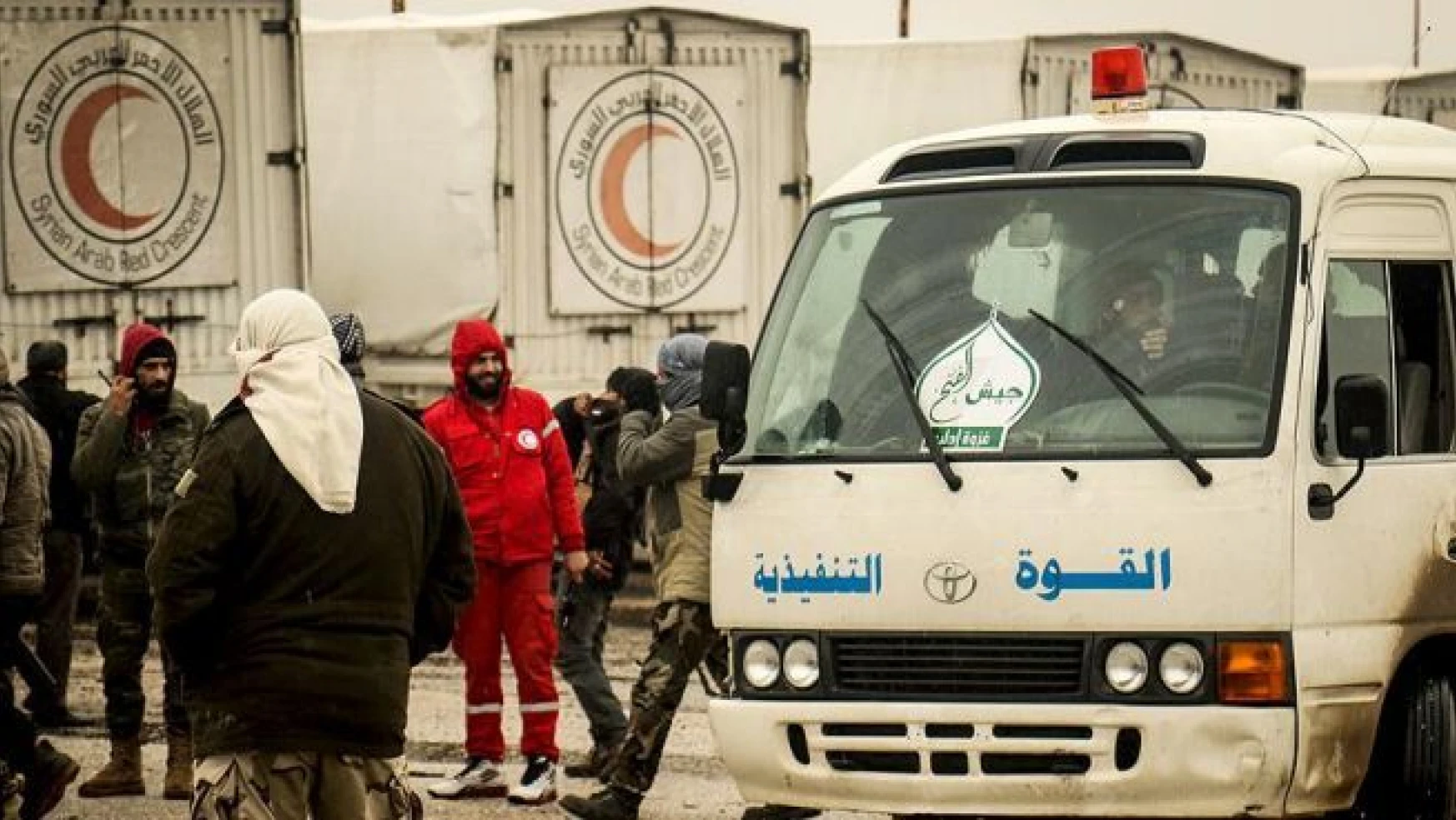 Açlık ablukasındaki Madaya'ya 4 kamyon insani yardım ulaştı