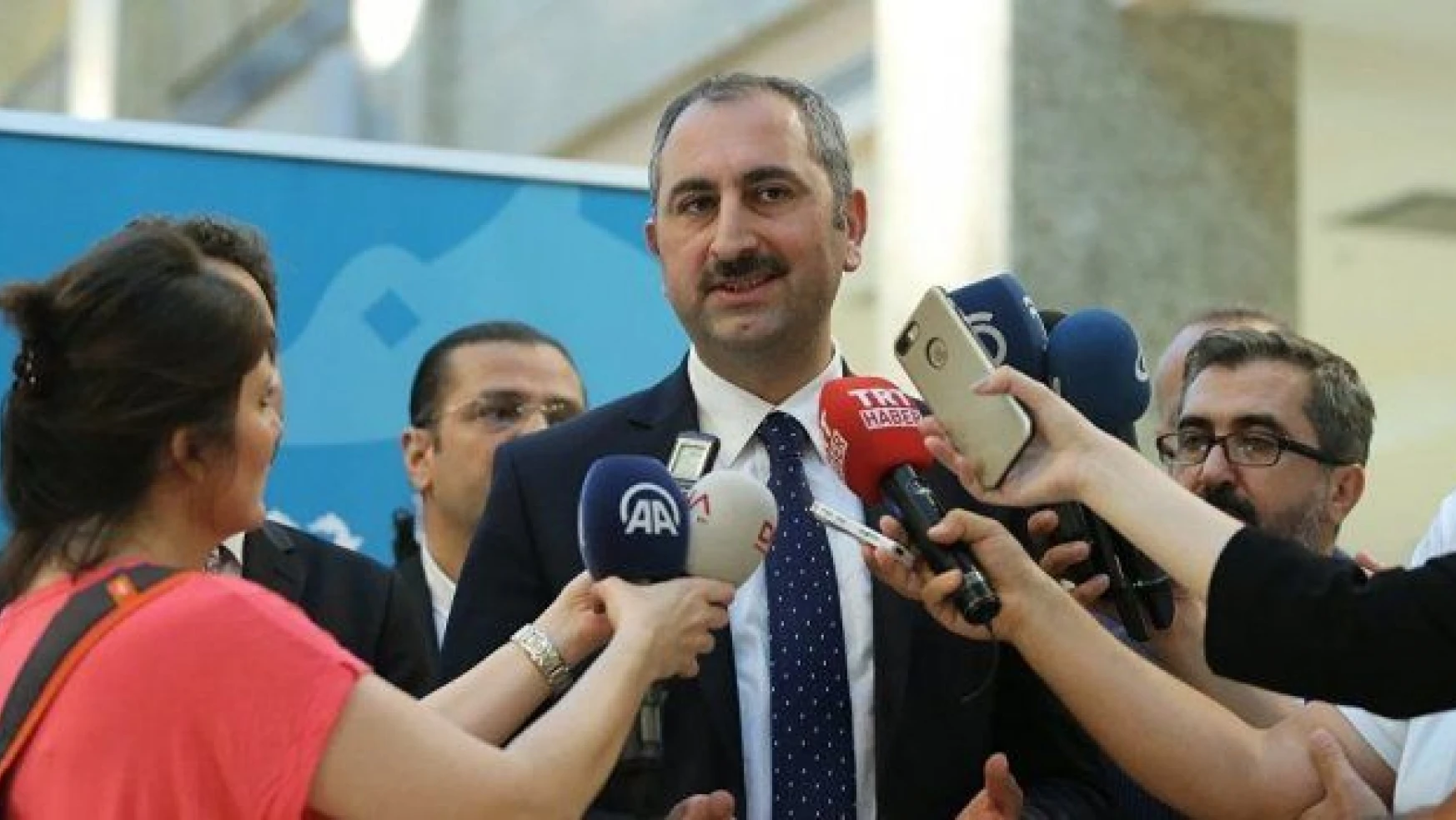 Adalet Bakanı Gül, 'Türkiye dışında herhangi bir ülkede kuruş param yoktur'