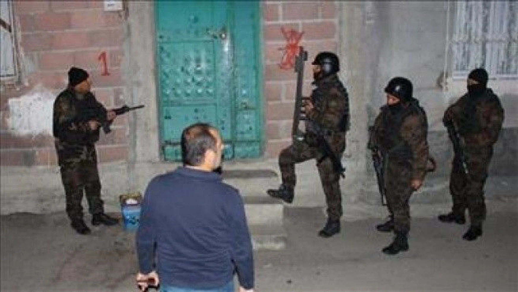 Adana'da kaçakçılık operasyonu: 12 gözaltı