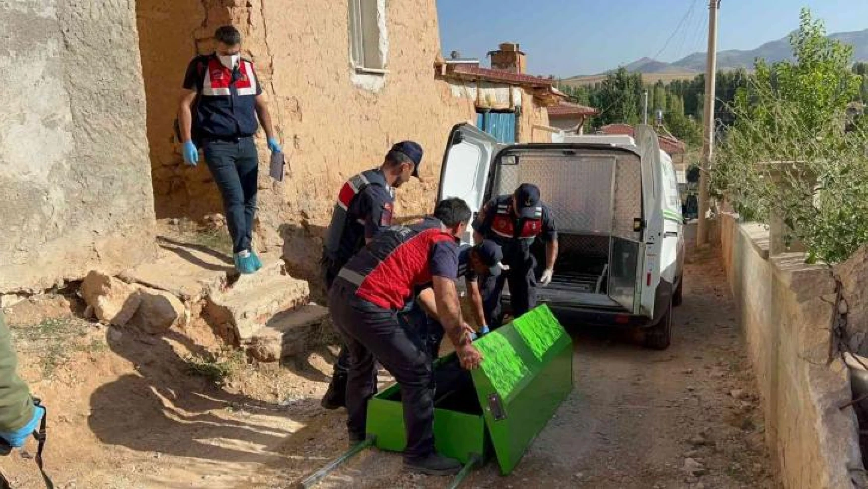 Afyonkarahisar'da şüpheli ölüm: Eve giren ekipler şahsın cansız bedeniyle karşılaştı
