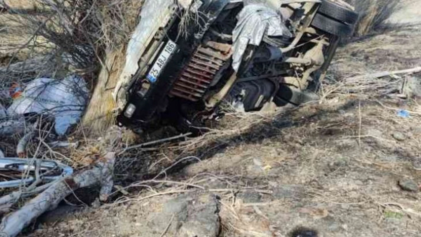 Ağrı'da kamyon şarampole devrildi: 5 ölü