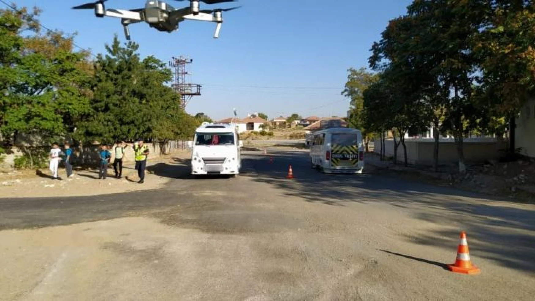 Aksaray'da jandarma okul bölgelerini dron ile havadan izliyor
