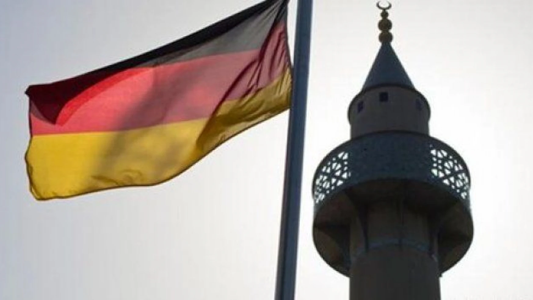 Almanya'da İslamofobik tartışma: Minare ve müezzin yasaklansın