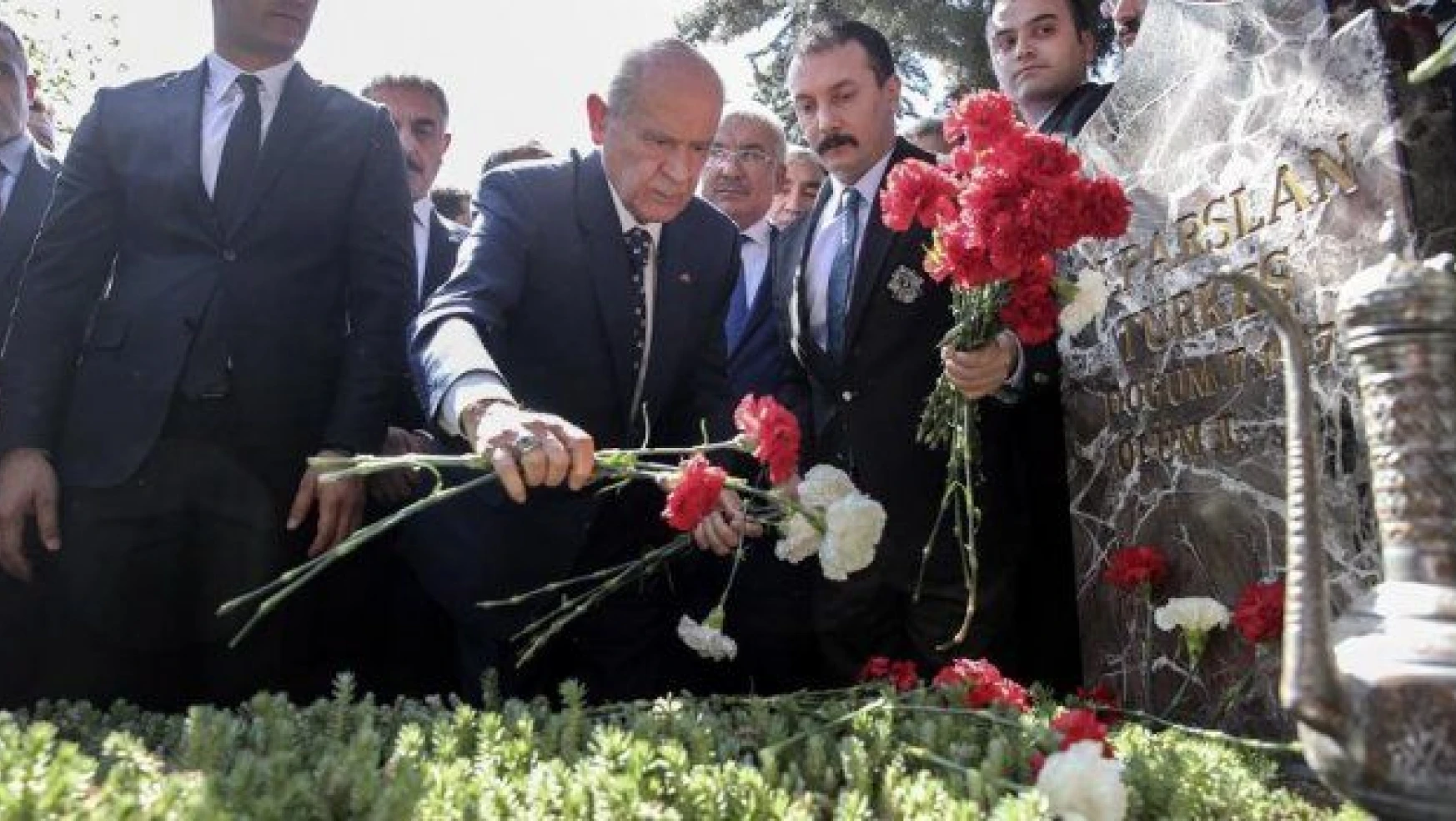 Alparslan Türkeş mezarı başında anıldı
