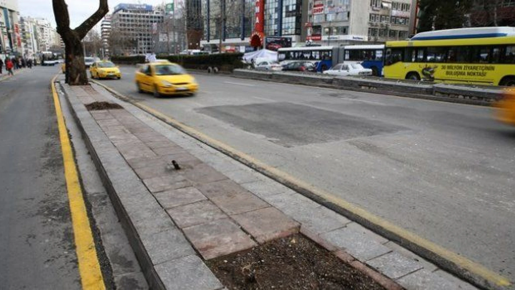 Ankara saldırısının yaşandığı Atatürk Bulvarı trafiğe açıldı