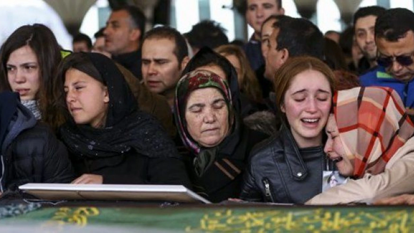 Ankara'daki patlamada ölenler son yolculuklarına gözyaşlarıyla uğurlandı