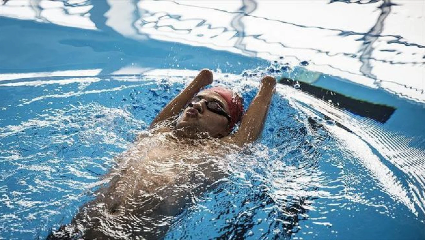 Ankara'nın tek bedensel engelli milli yüzücüsü Rio yolunda