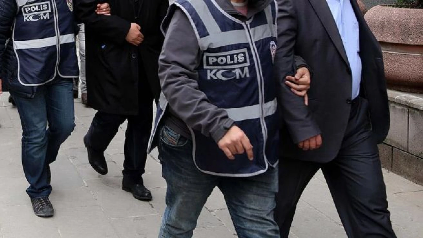 Antalya merkezli FETÖ operasyonunda gözaltına alınan 17 kişi adliyede