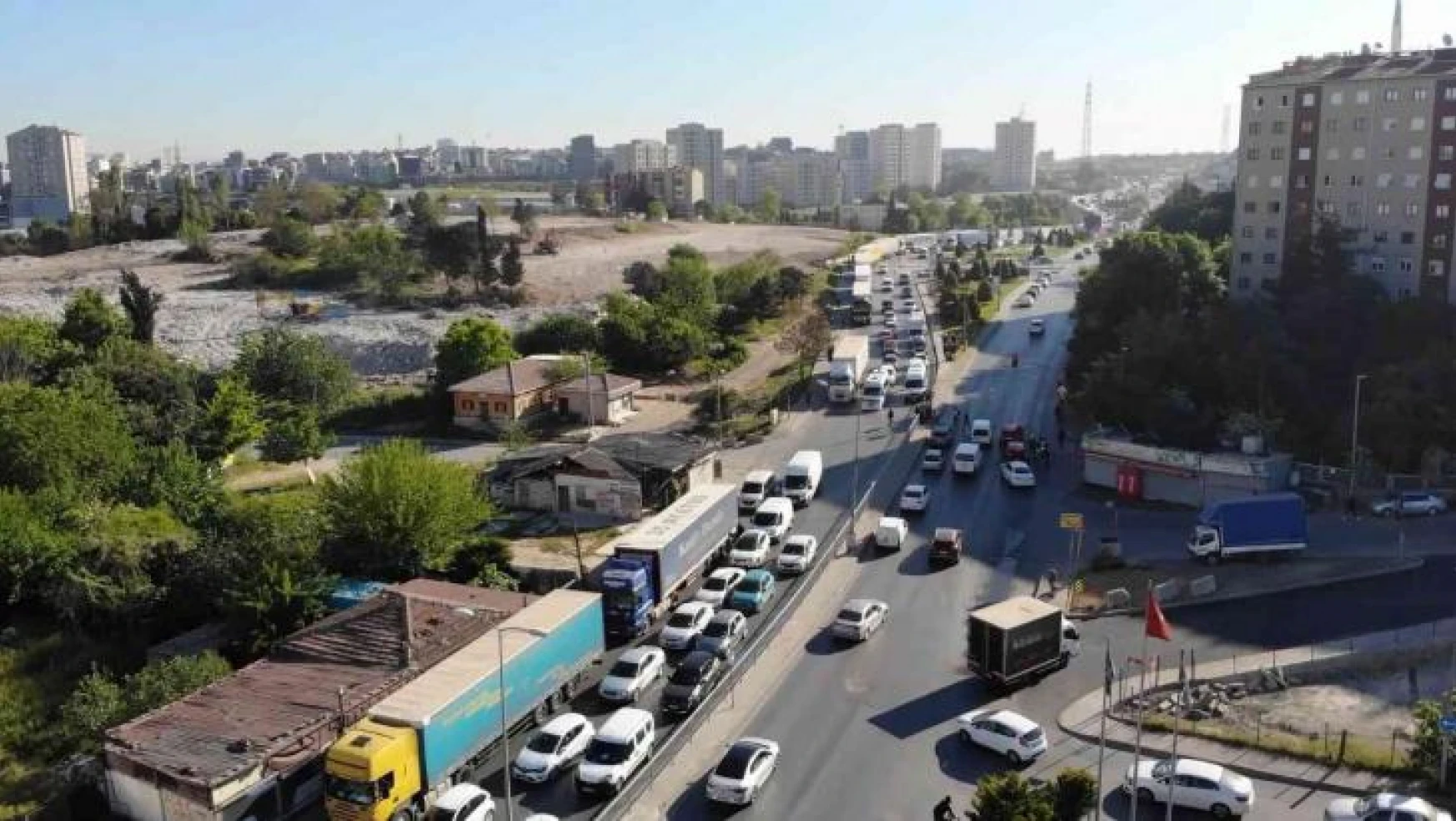 Ataşehir'de yolu kilitleyen tır trafiği 10 gündür devam ediyor