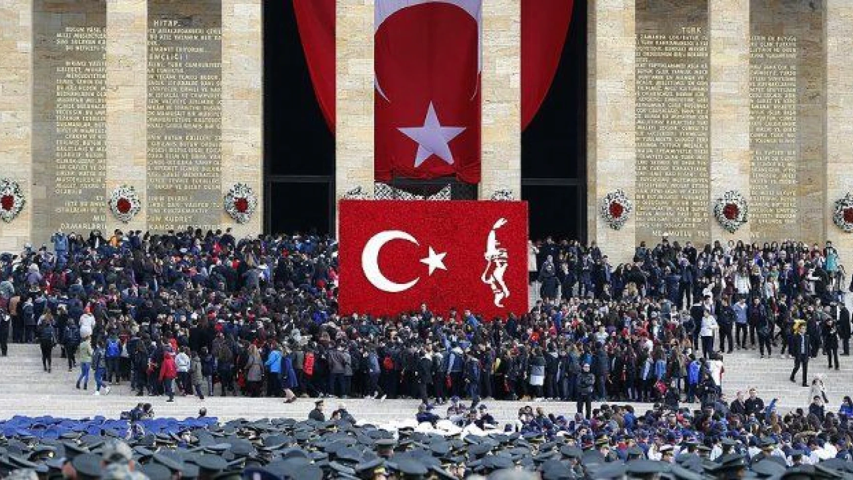 Atatürk, Anıtkabir'de devlet töreniyle anıldı