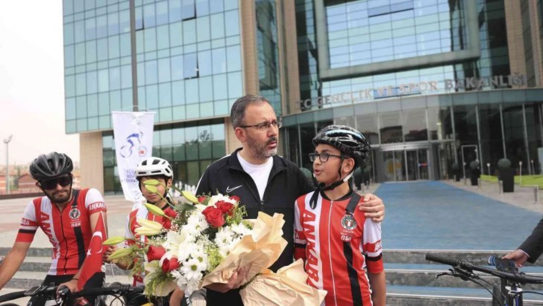 Bakan Kasapoğlu: 'Bisiklet sporunun tabana yayılması adına çalışmalarımızı sürdüreceğiz'
