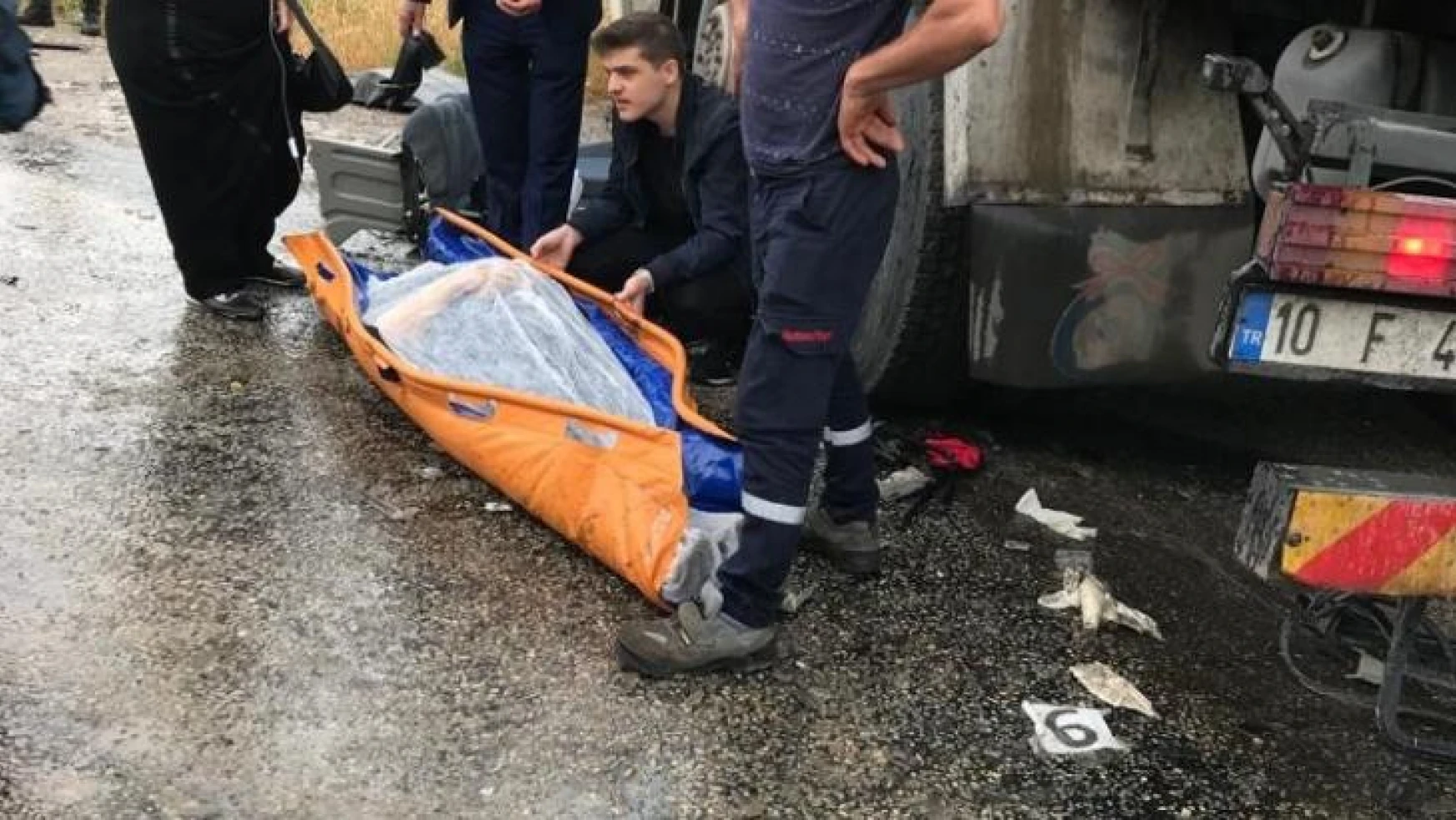 Balıkesir-Kütahya yolunda feci kaza: 6 ölü, 12 yaralı