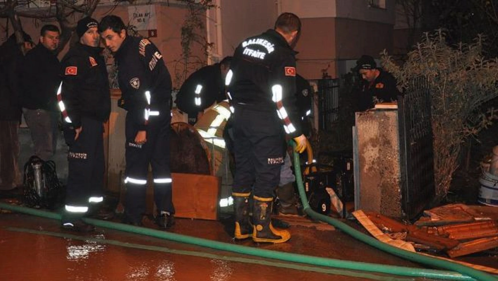 Balıkesir'de su borusu patladı: 1 ölü, 2 yaralı