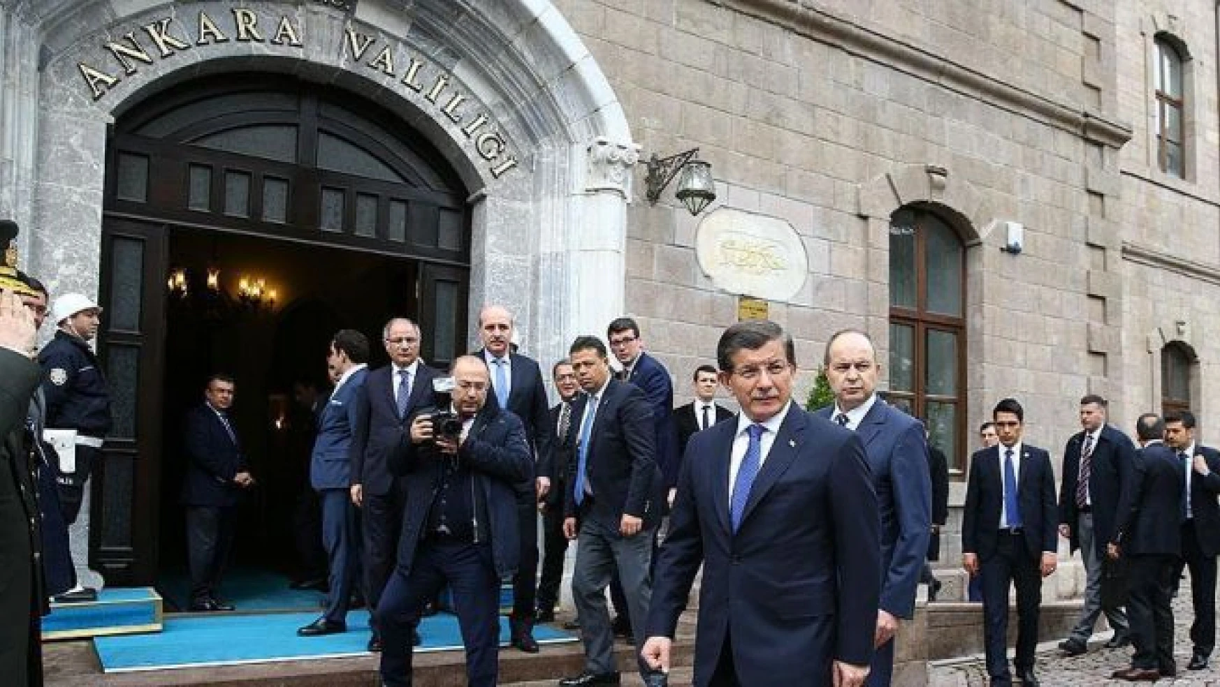 Başbakan Davutoğlu Ankara Valiliğinde brifing aldı