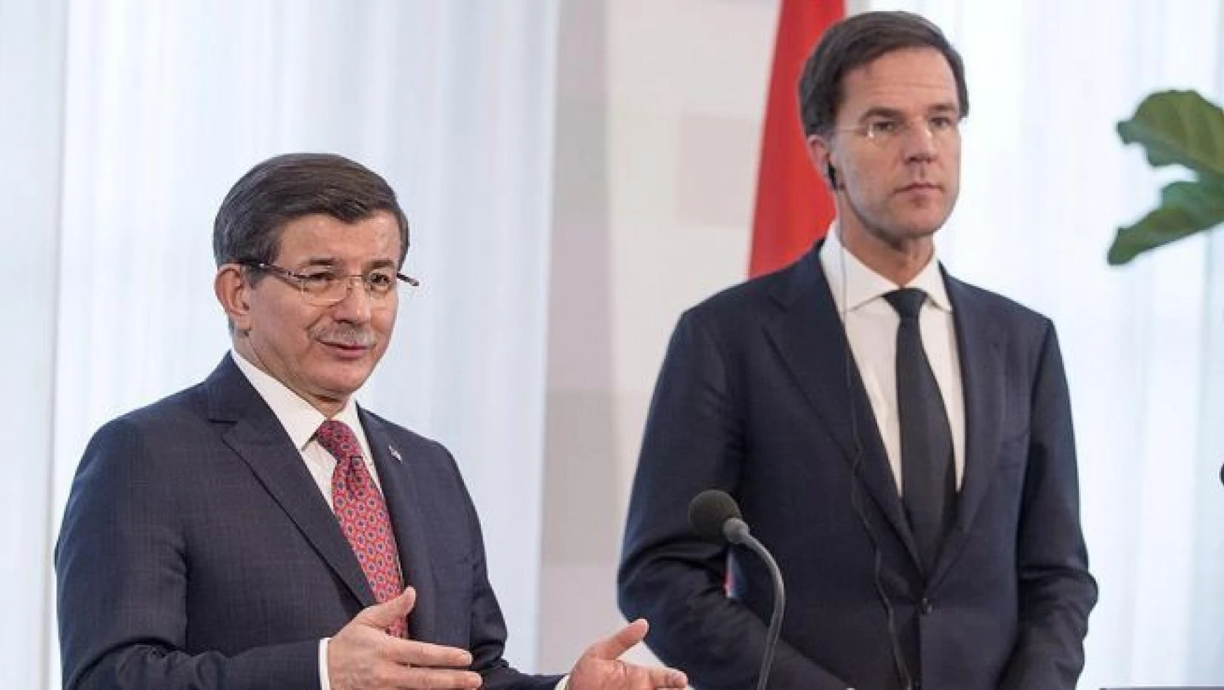 Başbakan Davutoğlu ile Hollanda Başbakanı Rutte telefonda görüştü