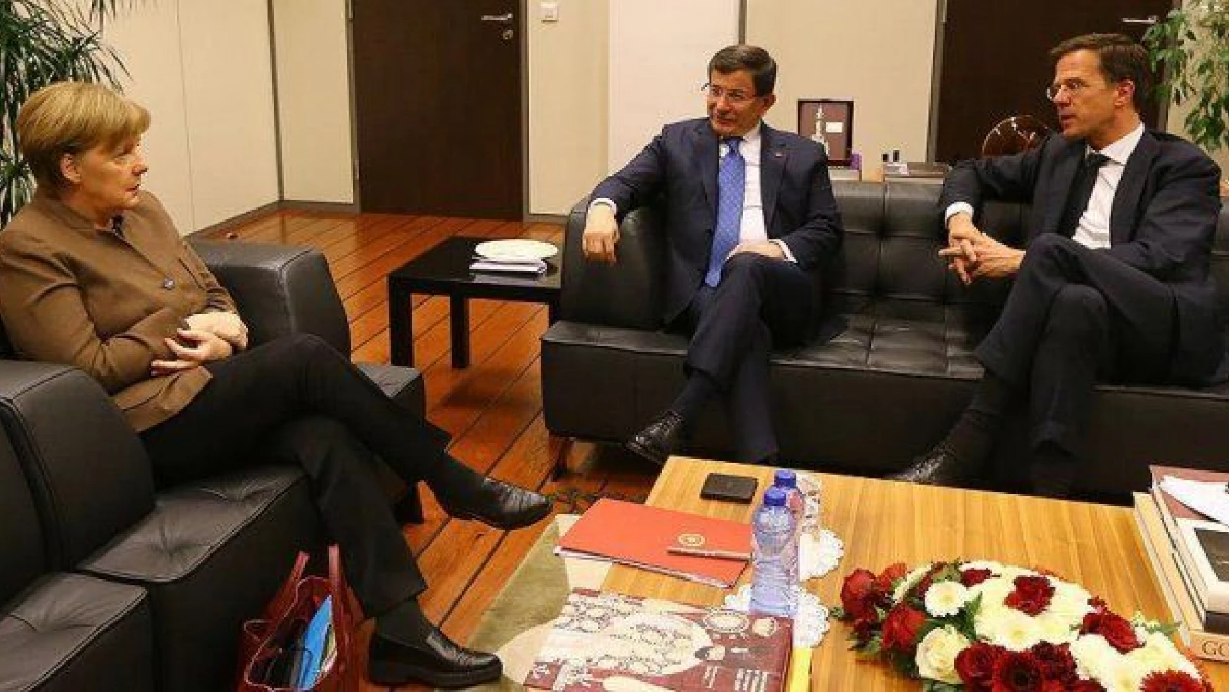 Başbakan Davutoğlu, Merkel ve Rutte ile görüştü