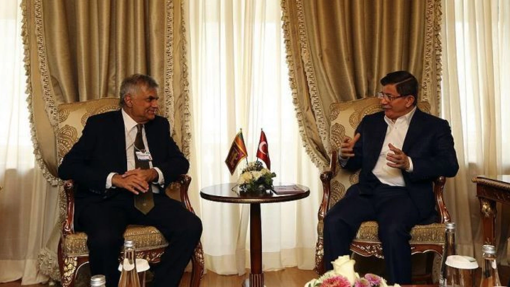 Başbakan Davutoğlu Sri Lanka Başbakanı ile görüştü