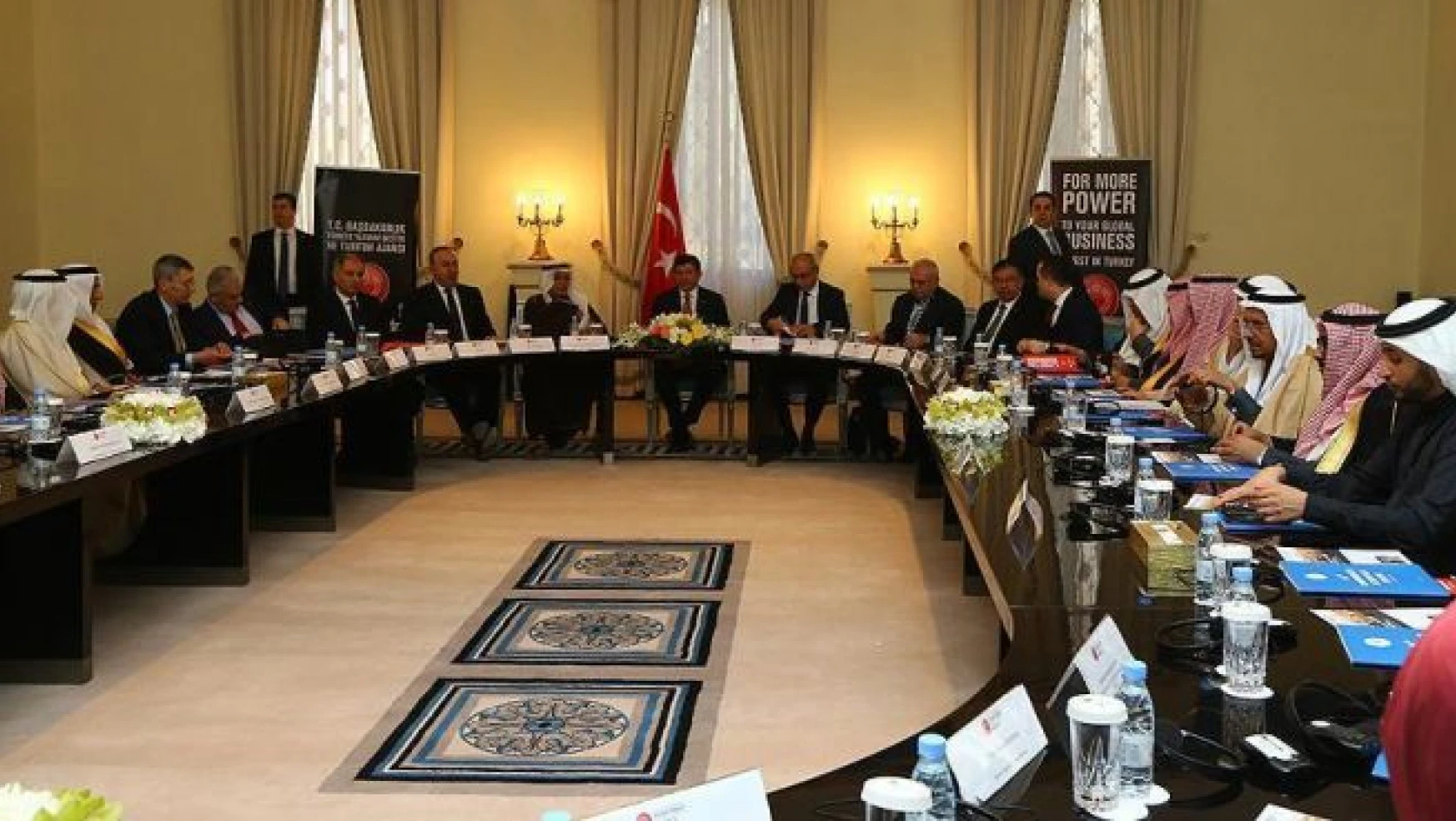 Başbakan Davutoğlu Suudi yatırımcılarla bir araya geldi