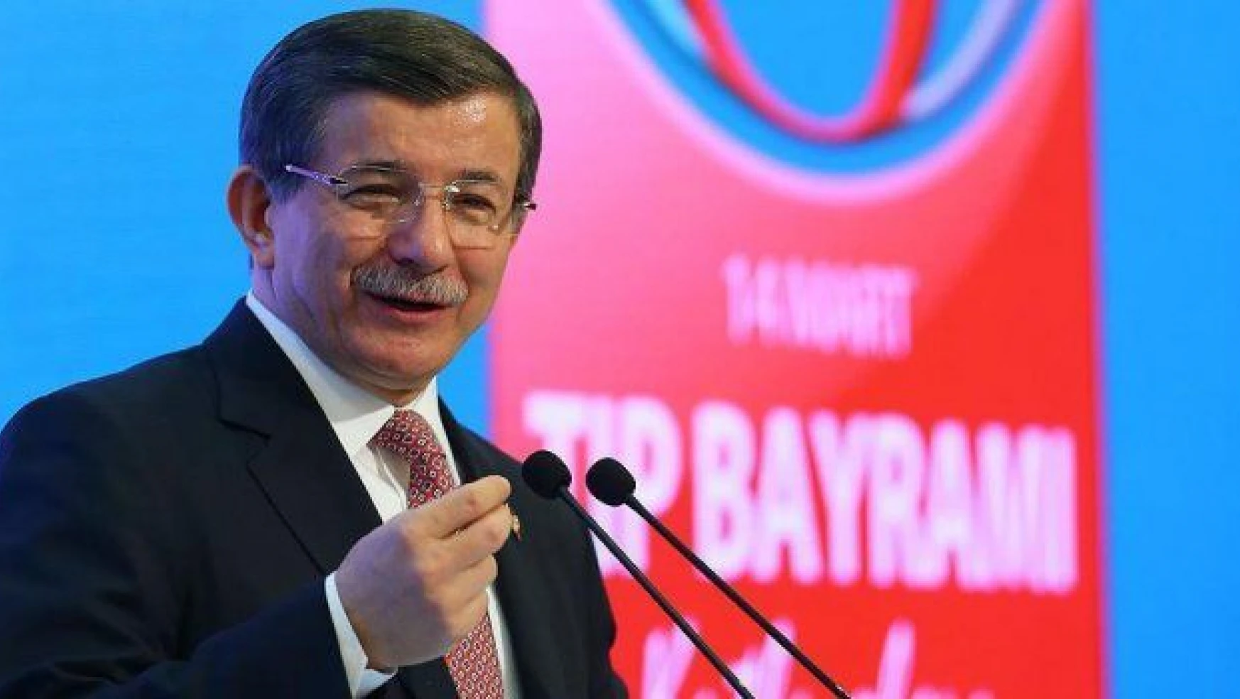 Başbakan Davutoğlu'ndan sağlık çalışanlarına zam müjdesi