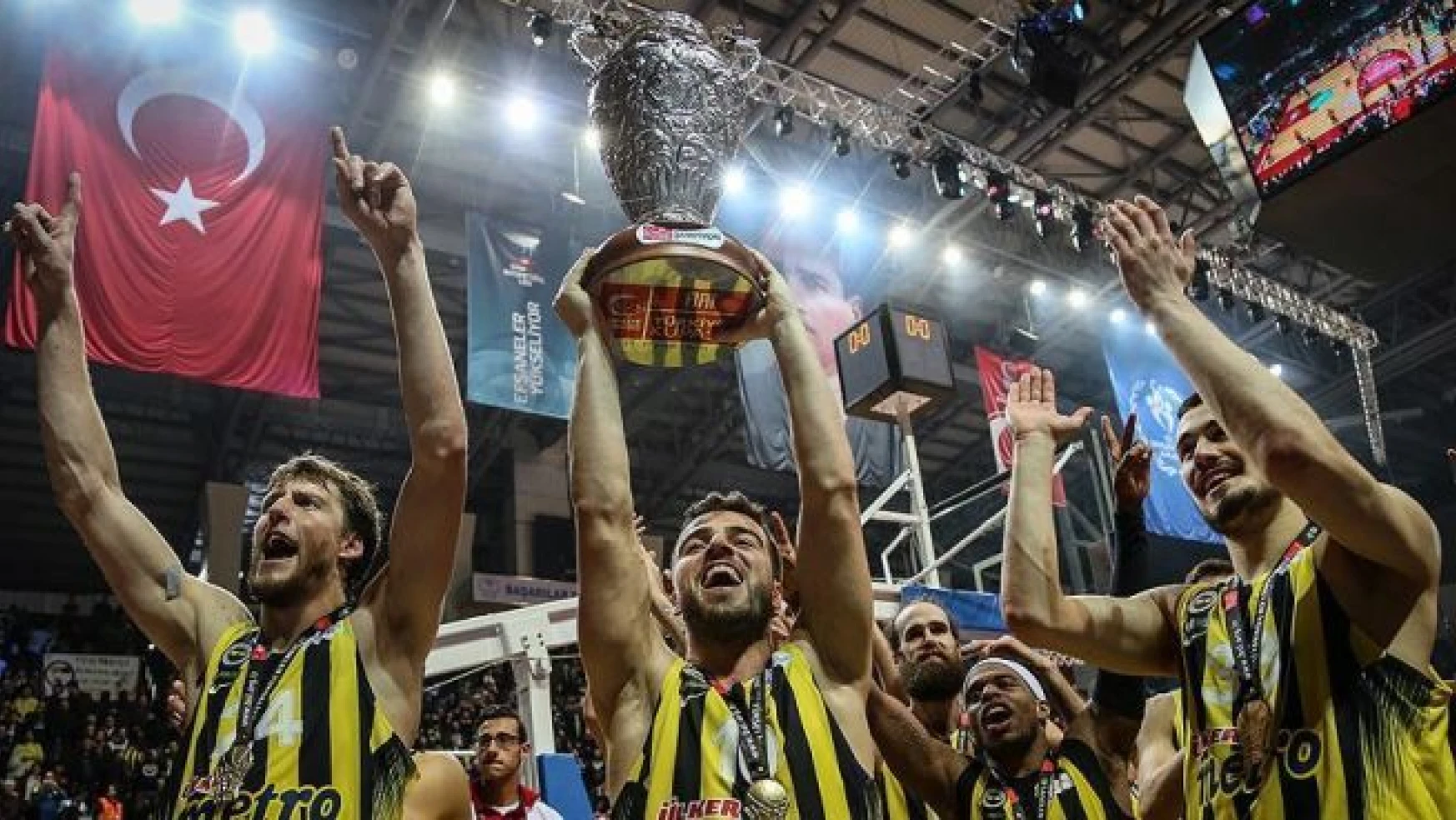 Basketbol'da kupa Fenerbahçe'nin