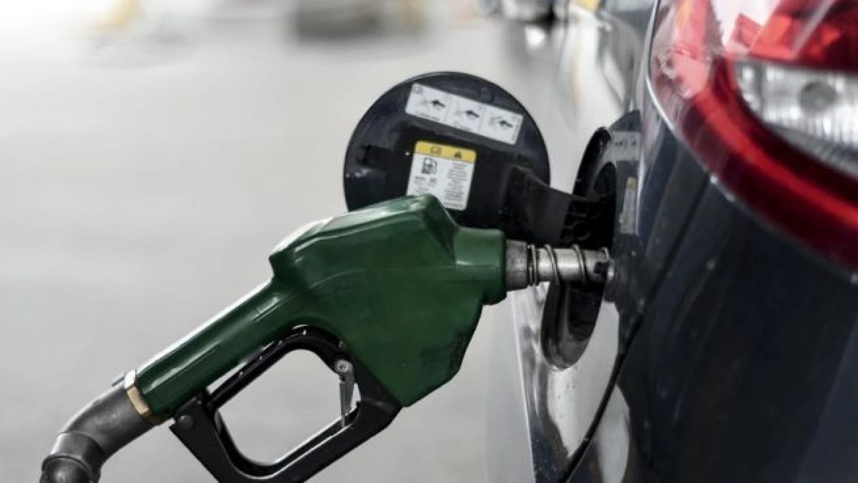 Benzinin litre fiyatı 8 kuruş arttı
