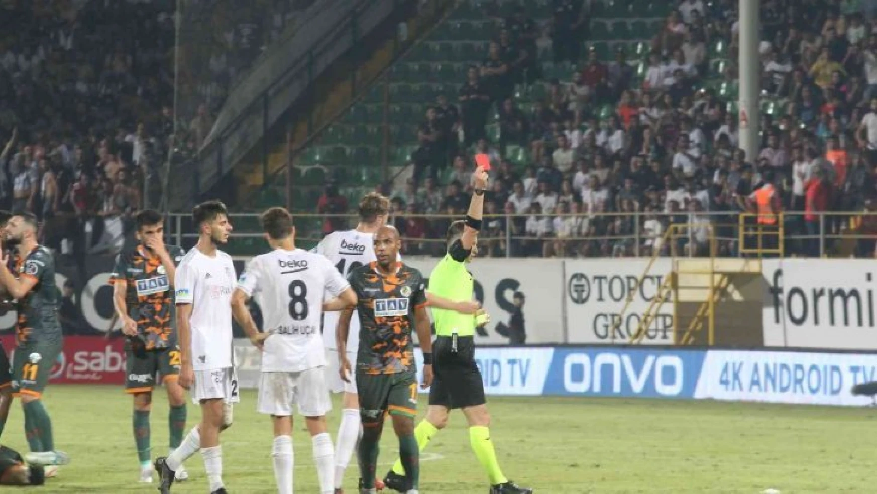 Beşiktaş: 'Yasin Kol'un kasıtlı kollarını hiçbir maçımızda görmek istemiyoruz'