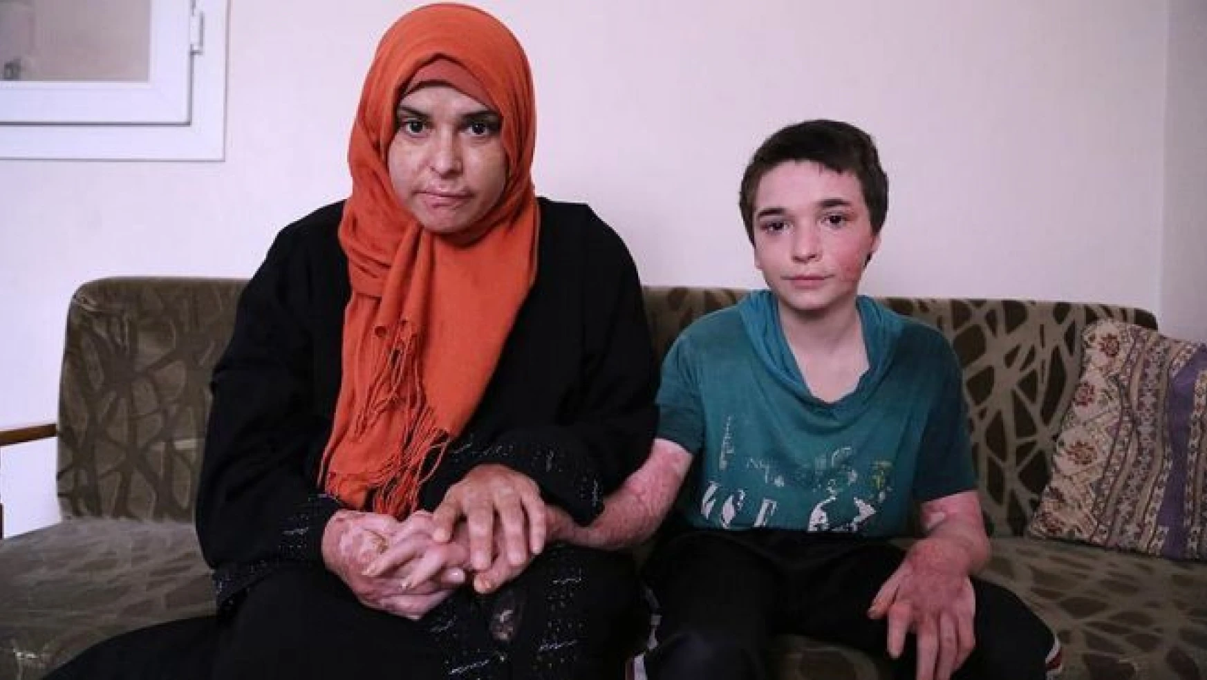 'Bombalar anne ile oğlunu yaktı'