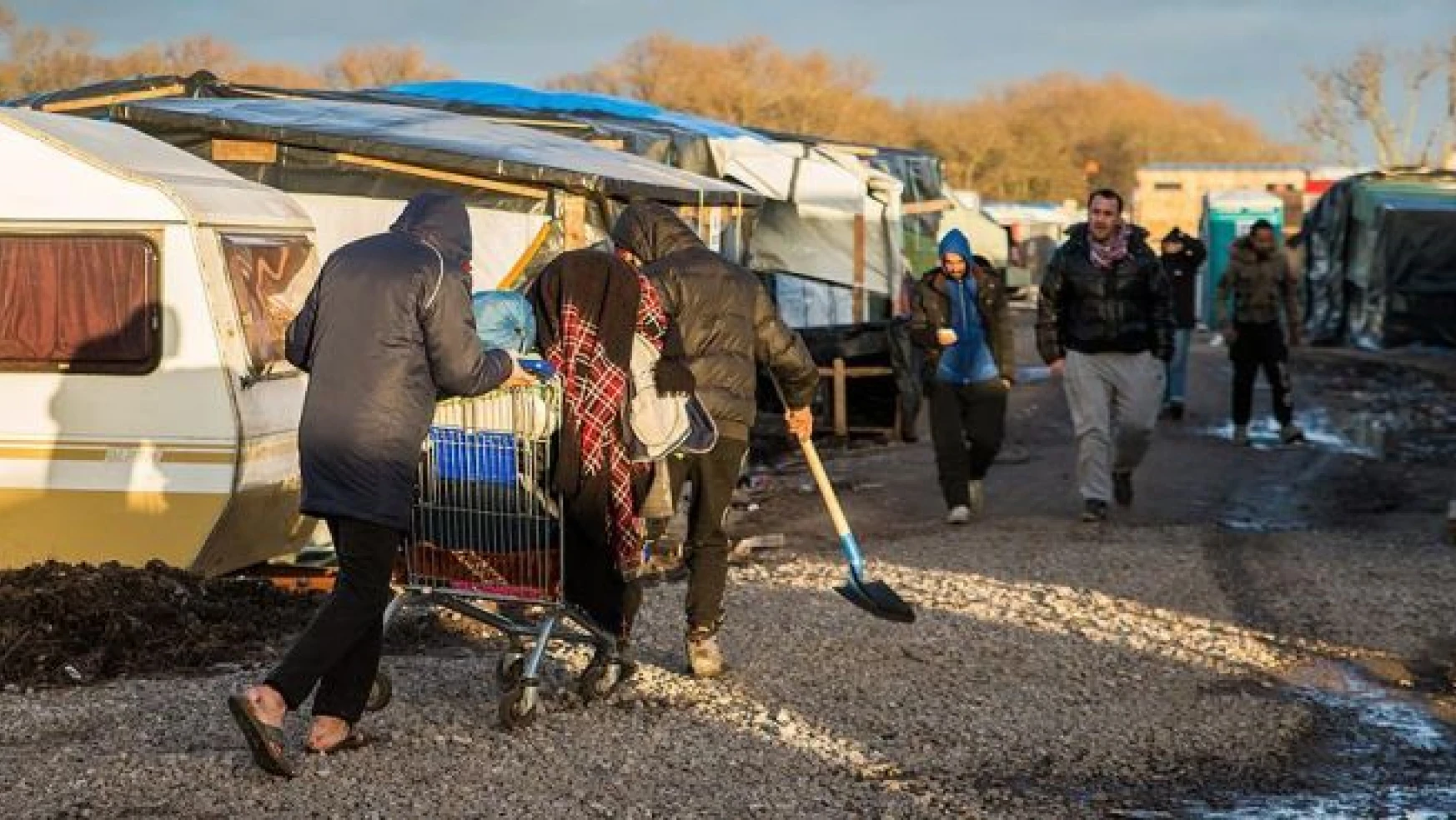 Calais kampının boşaltılması kararına büyük tepki