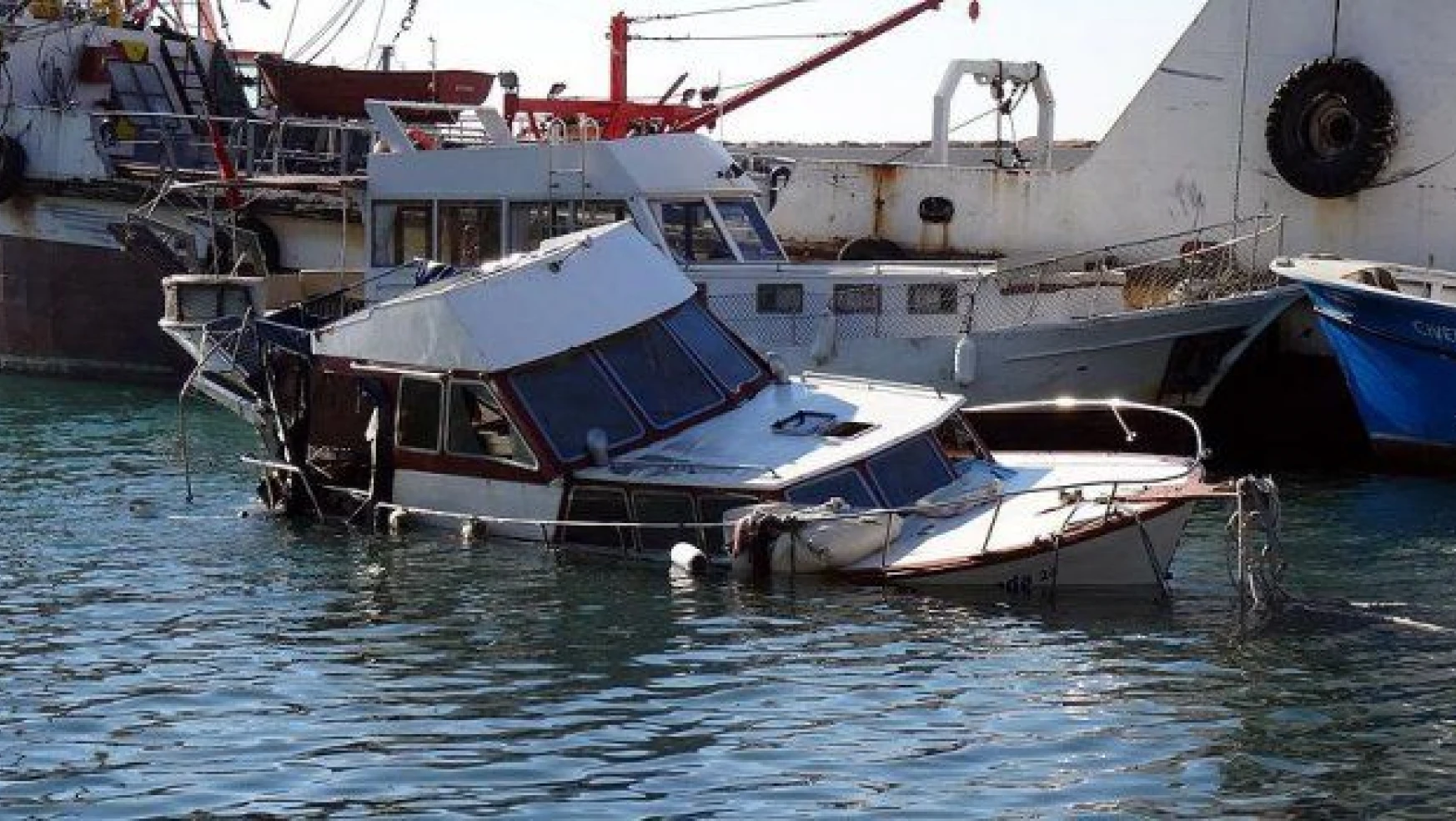 Çanakkale'de sığınmacıları taşıyan tekne battı: 14 ölü