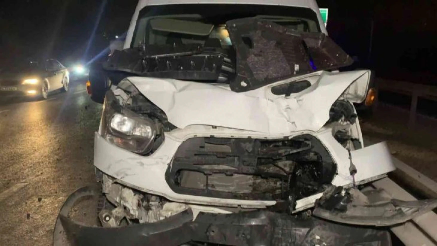 Çekmeköy'de zincirleme trafik kazası: 3 araç birbirine girdi