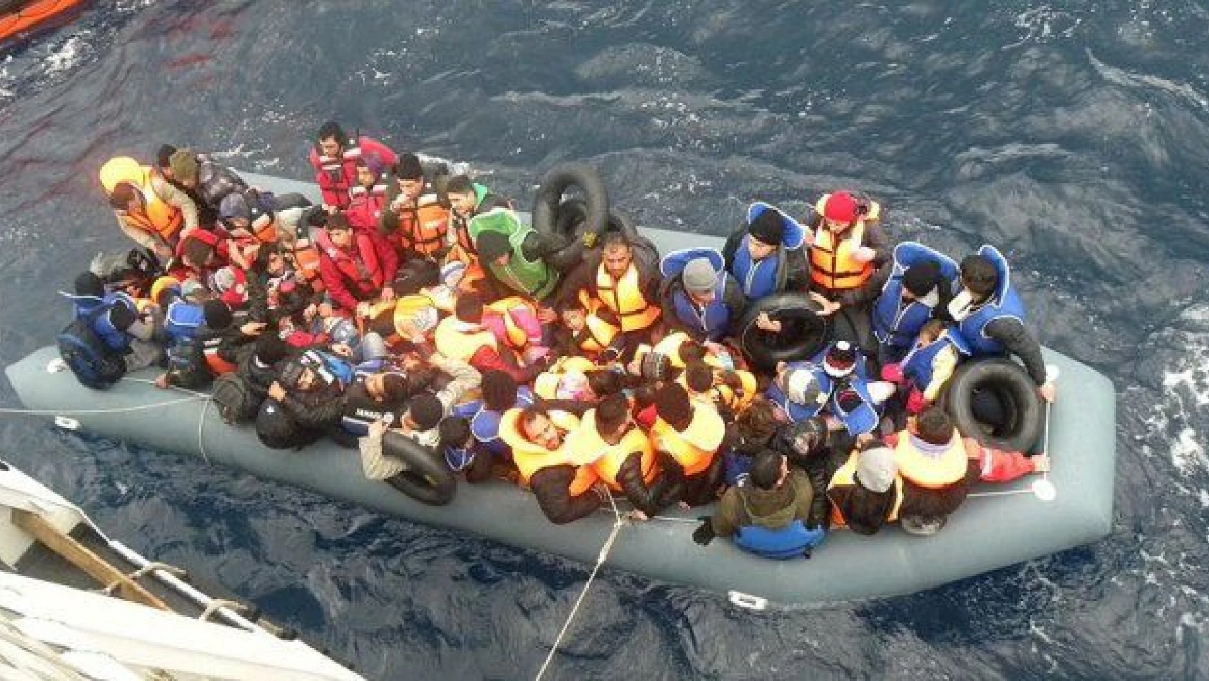 Çeşme'de 370 göçmen kurtarıldı