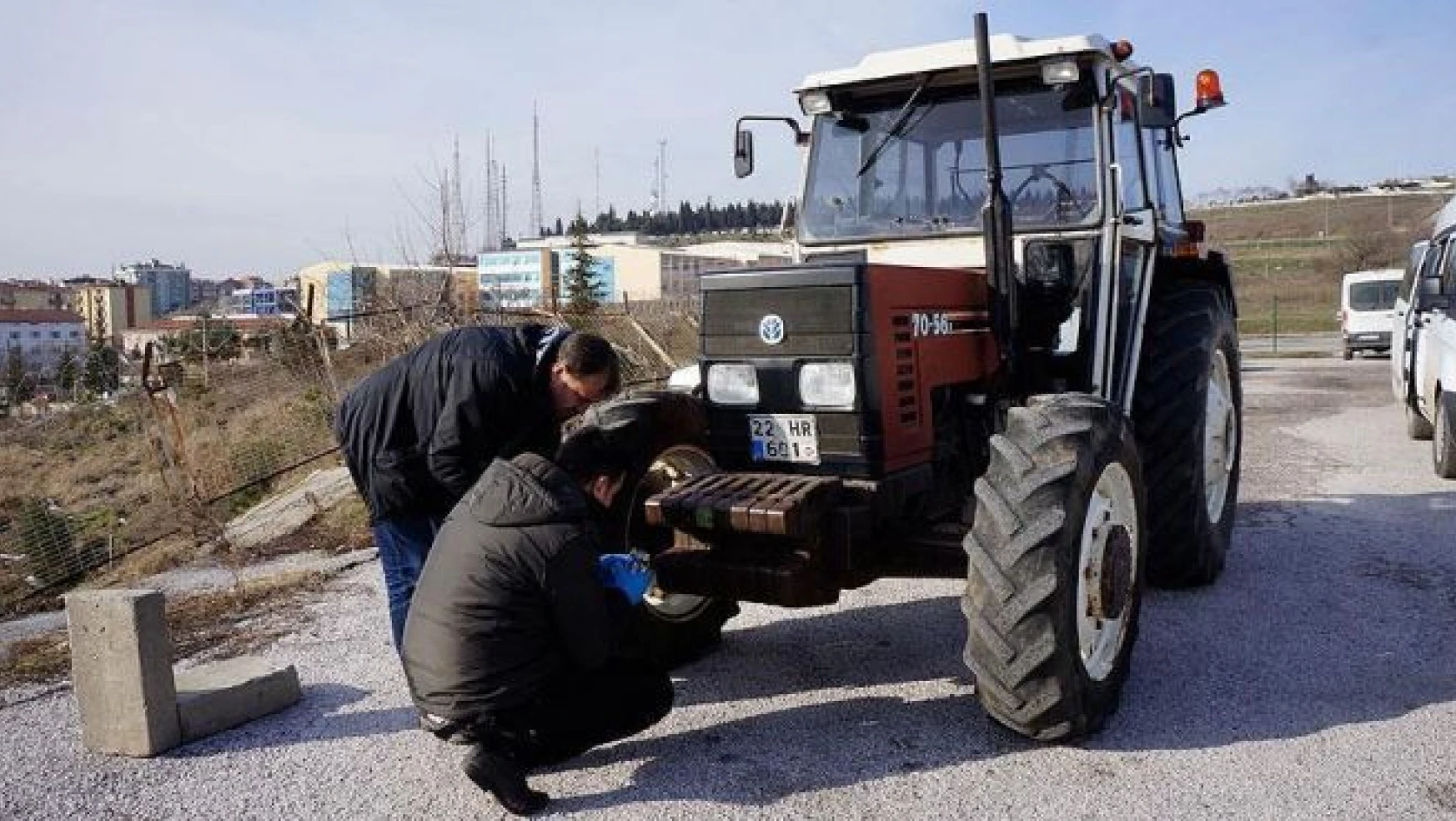 Cezaya kızdı traktörle radar cihazına zarar verdi
