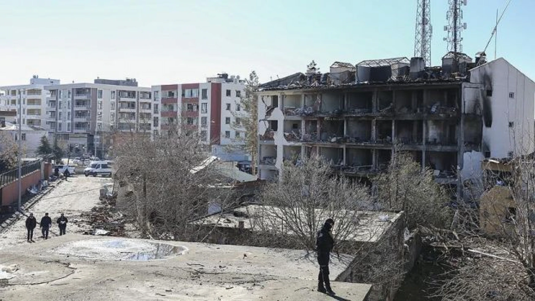 Çınar'da 400 iş yeri hasar gördü