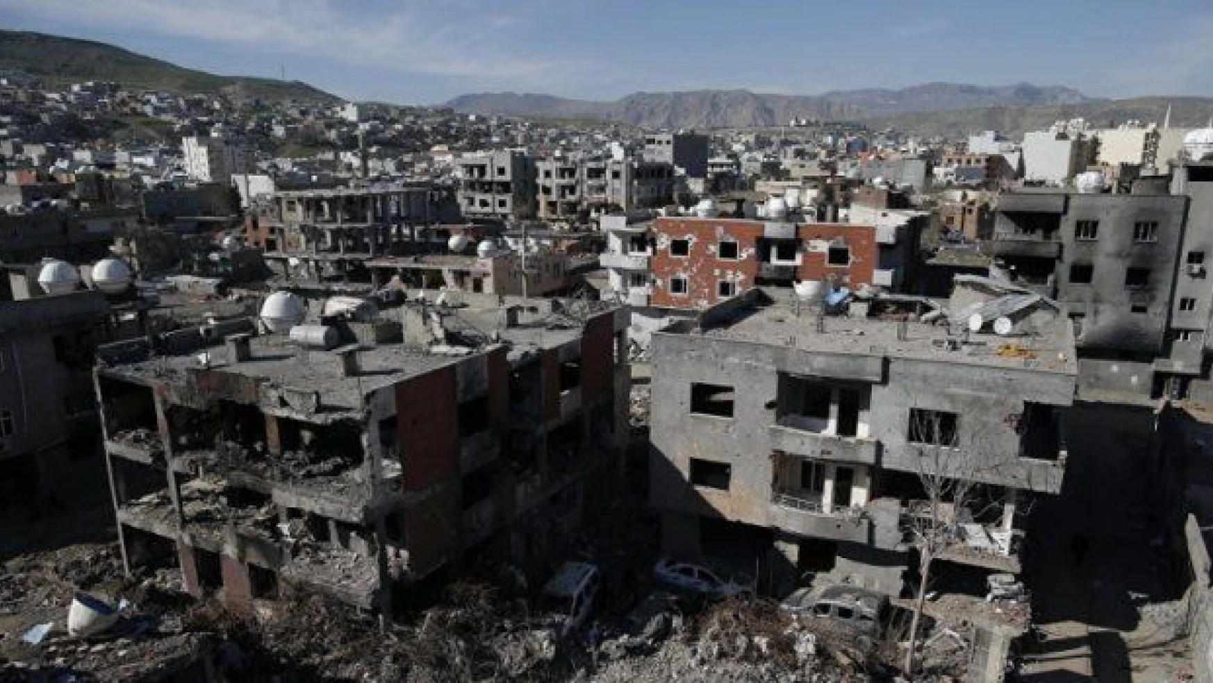 Cizre'de 2 bin 700 binanın yıkımına başlandı