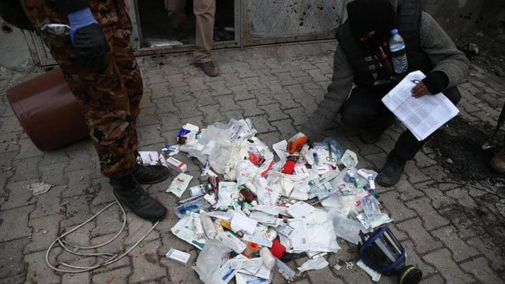 Cizre'de teröristlerin reviri ile gıda deposu bulundu