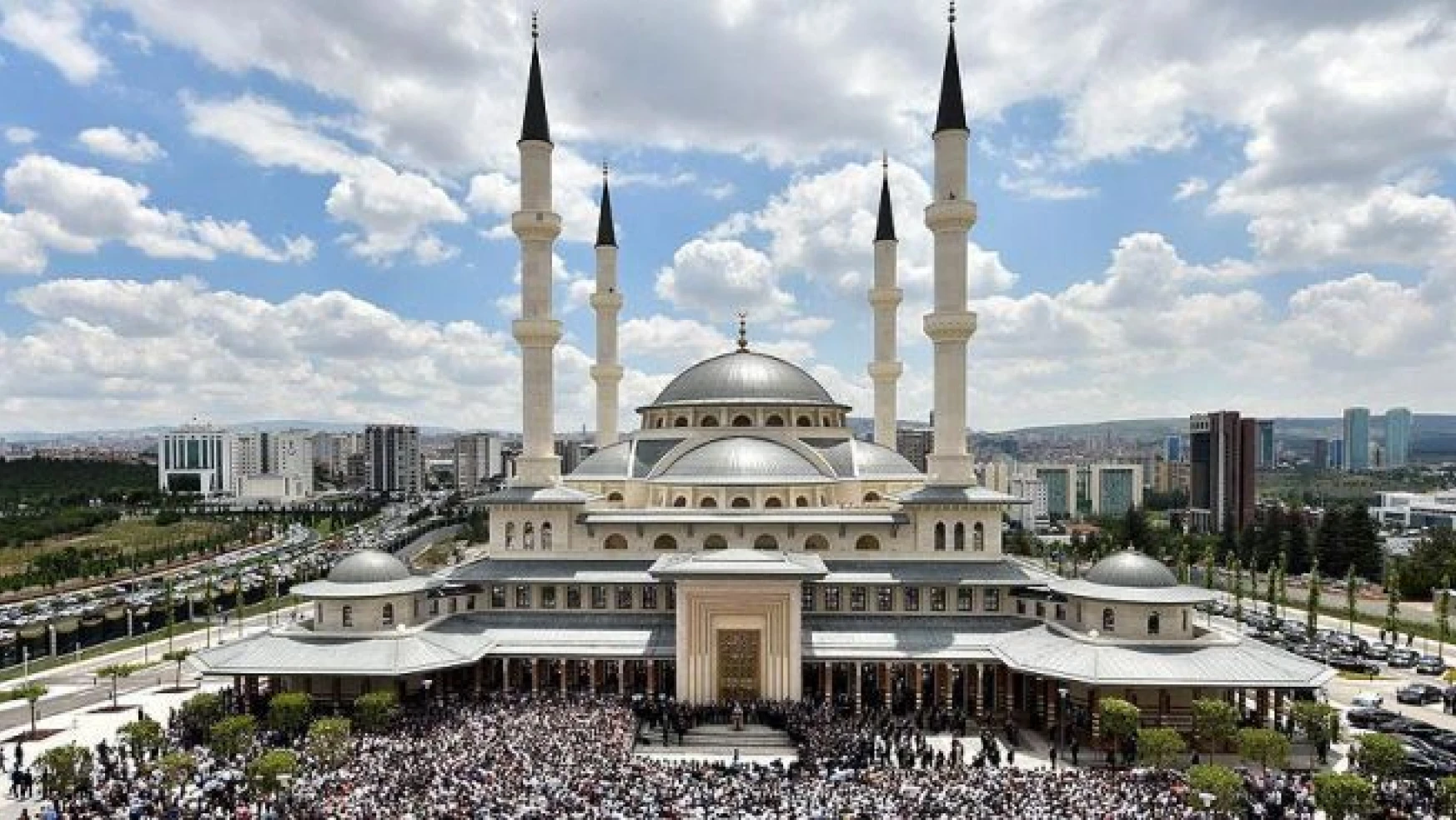 Cuma selası geleneği Millet Camii'nde başladı