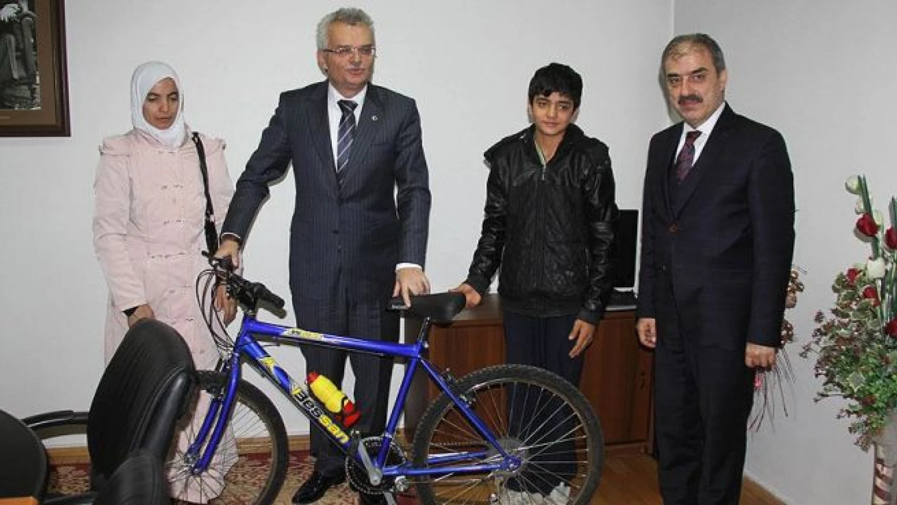 Cumhurbaşkanı Erdoğan'dan istediği bisiklete kavuştu