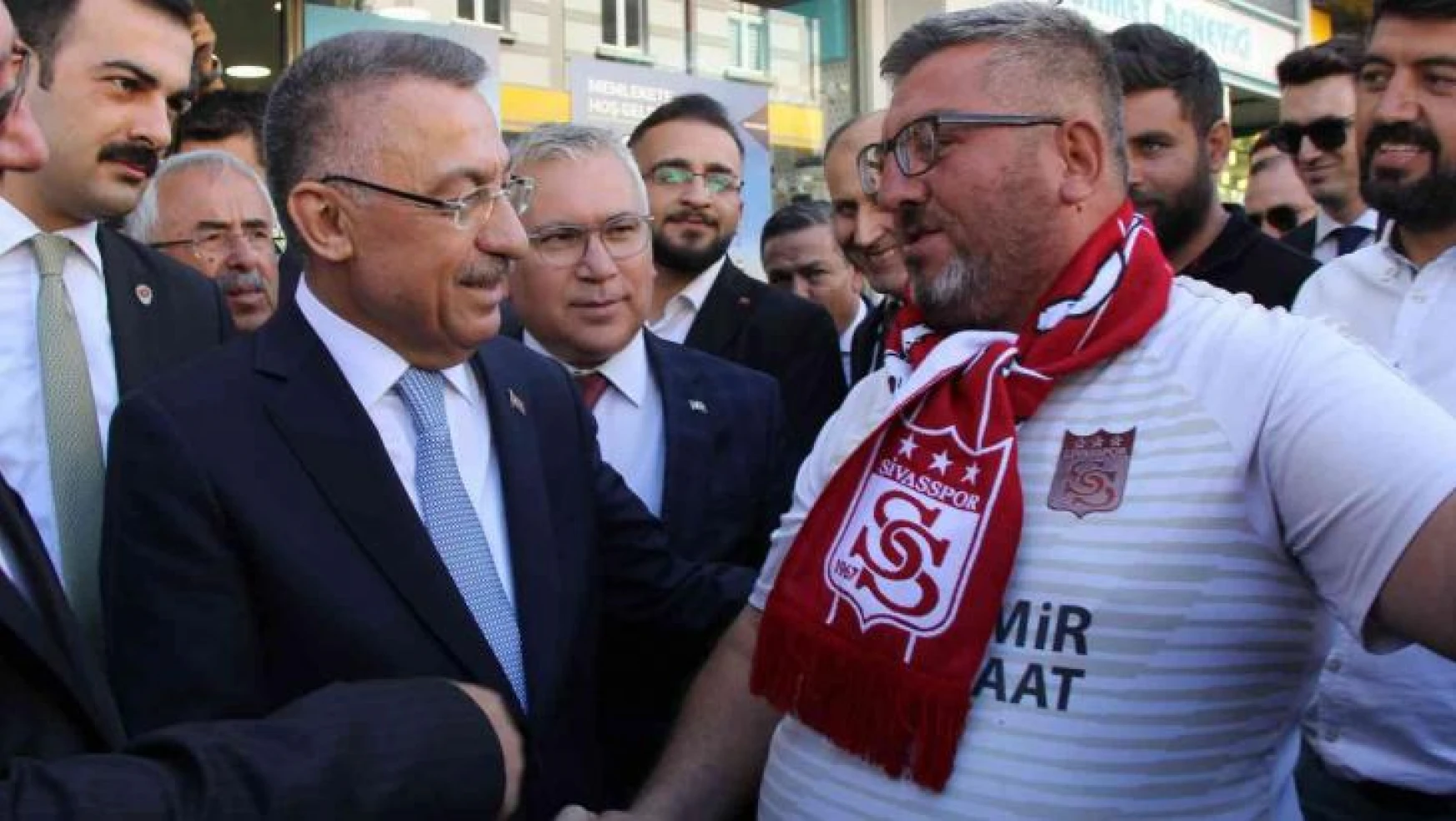 Cumhurbaşkanı Yardımcısı Fuat Oktay, 'Zabaha kadar Ahmet'in tüm simitlerini satın aldı