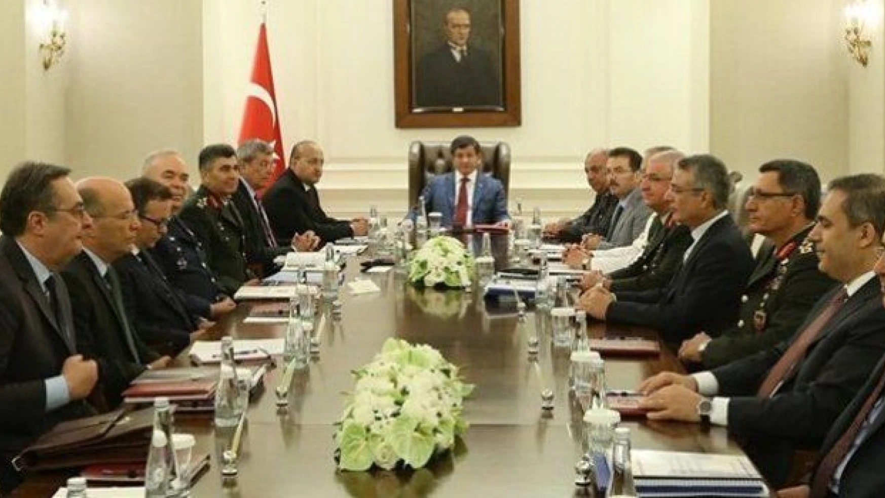 Davutoğlu başkanlığında güvenlik toplantısı başladı