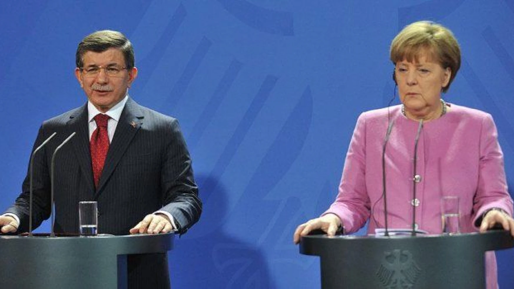 Davutoğlu ile Merkel terör saldırılarını görüştü