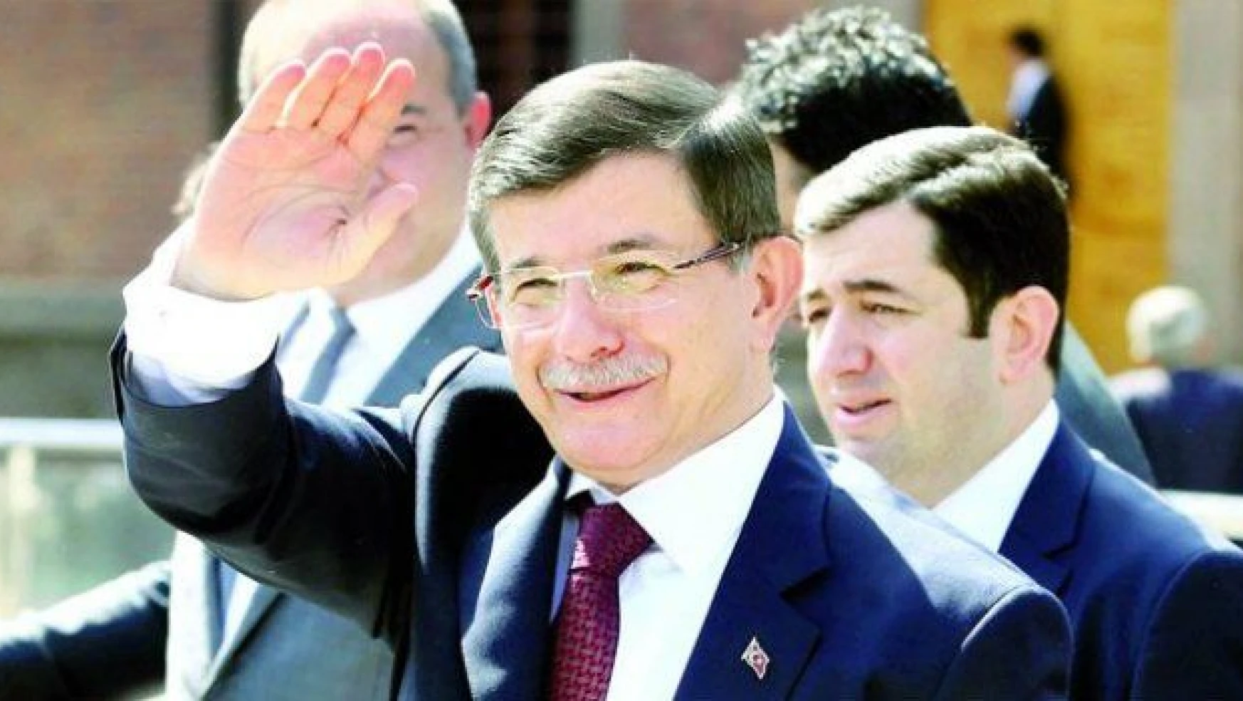 Davutoğlu'ndan İstanbul'dan aday sürprizi