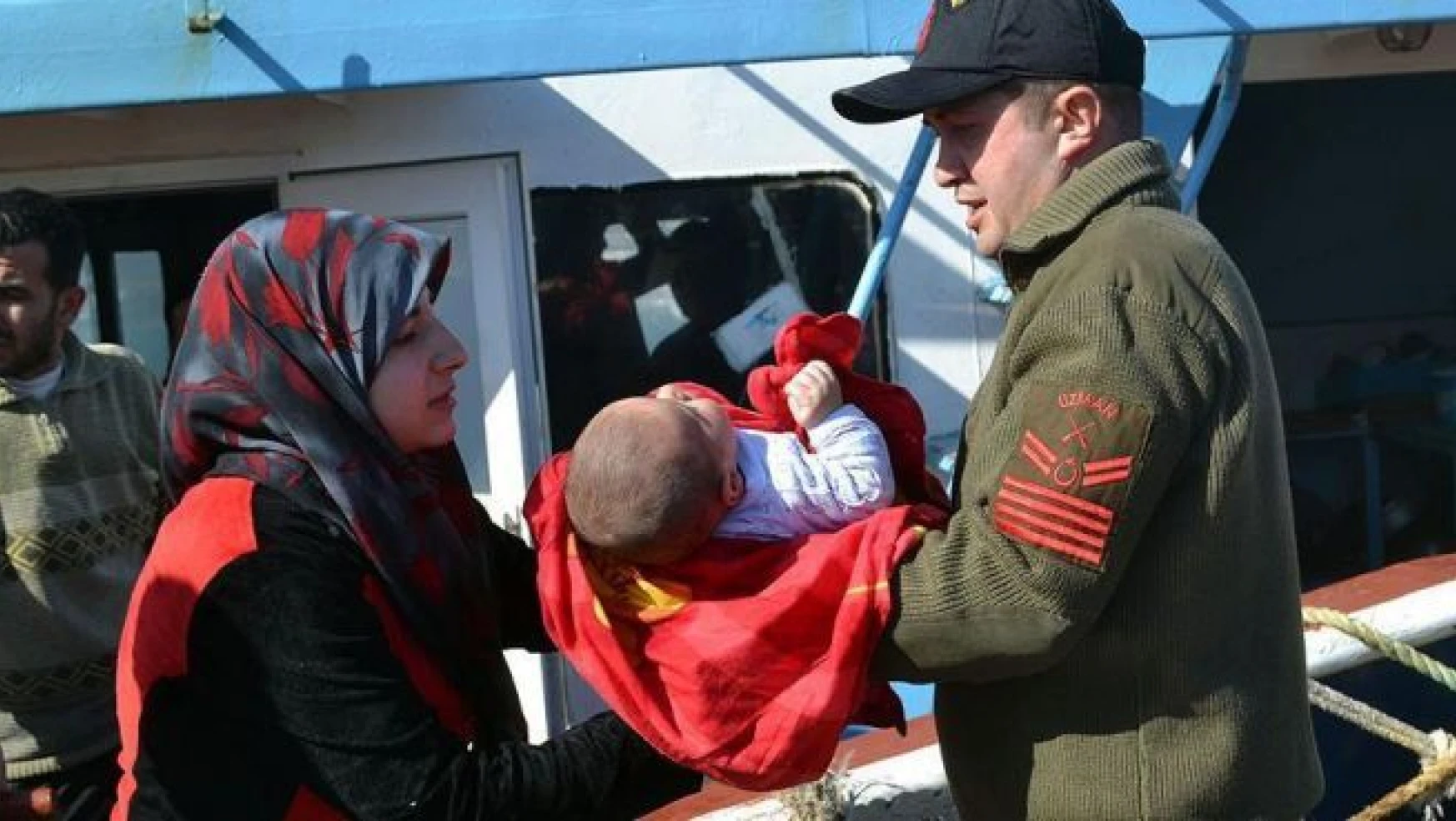 Ege Denizi'nde 'göçmen faciası' son anda önlendi